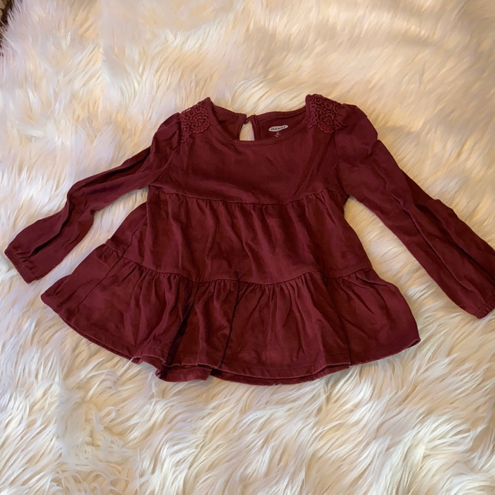 Blouse for your little girls color burgundy  from Old Navy perfect for 2T 😍❤️